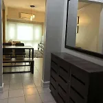Cozy Unit In Forbeswood Parklane Bgc