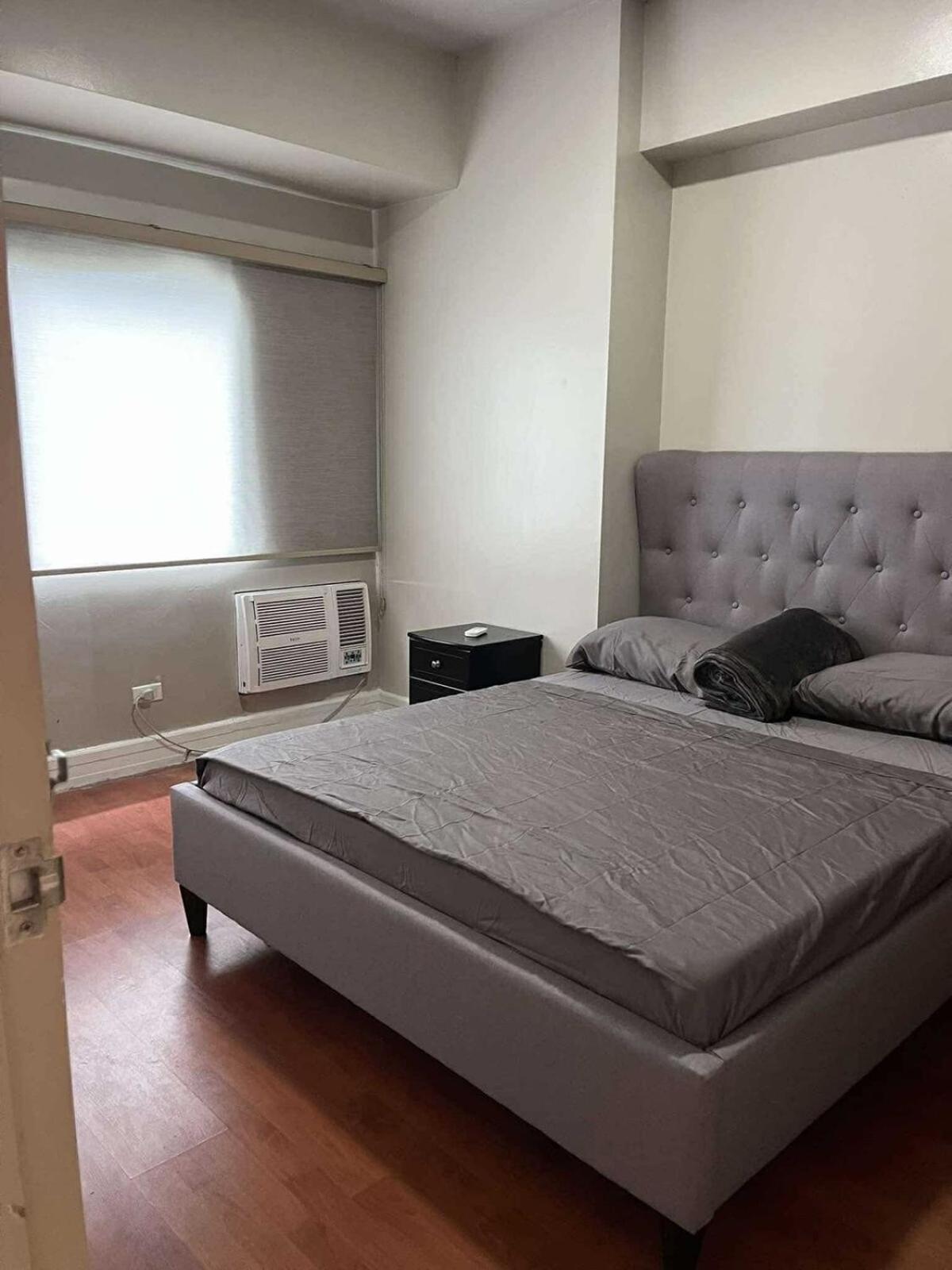 Cozy Unit In Forbeswood Parklane Bgc * Manila