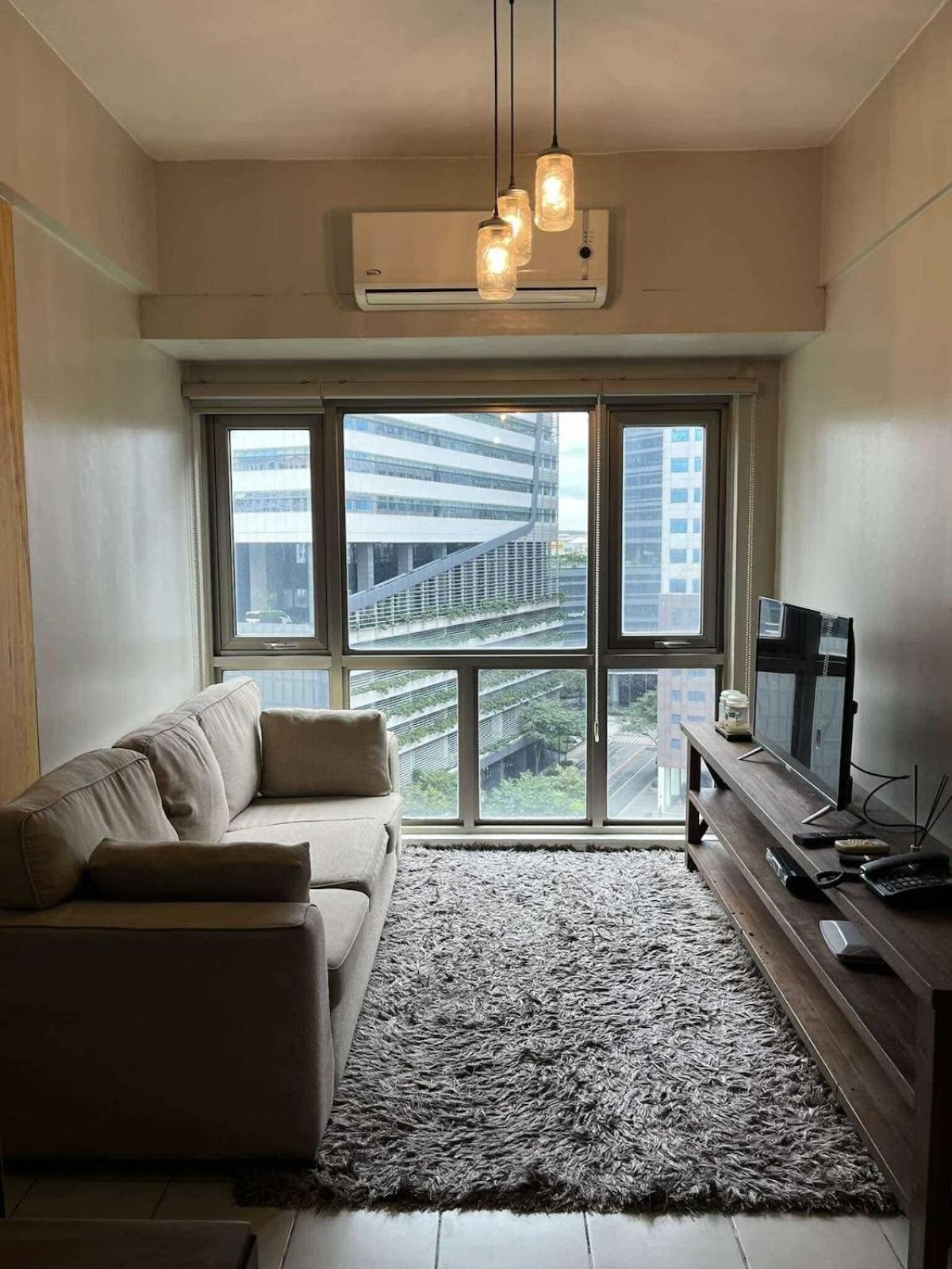 Cozy Unit In Forbeswood Parklane Bgc *